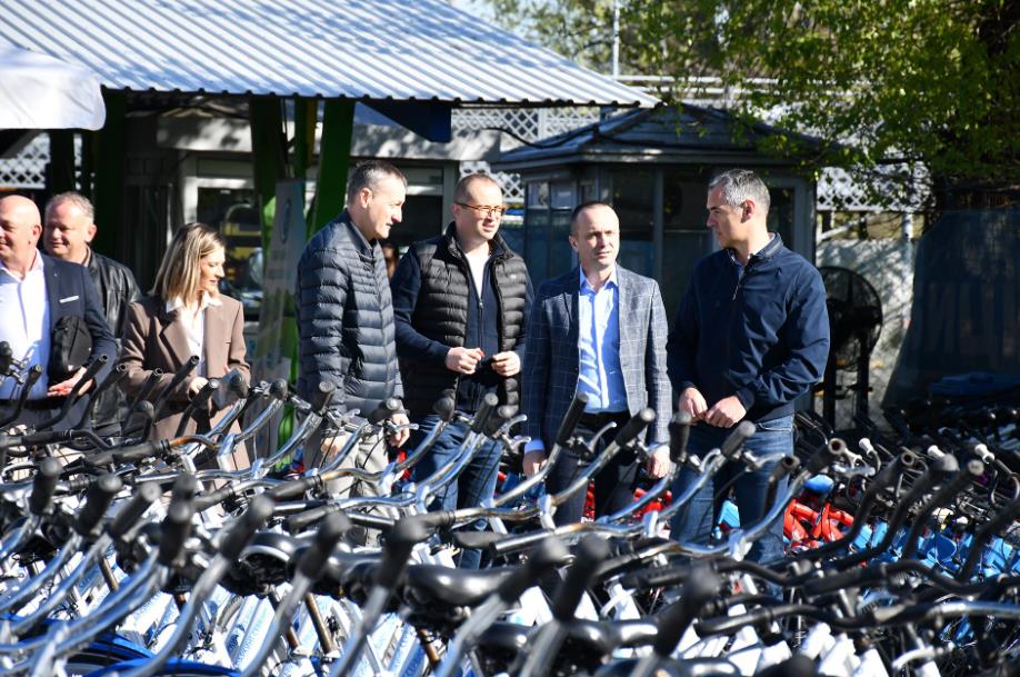 PARKIRAJ I BICIKLIRAJ! 15 uspešnih sezona akcije: Samo tokom 2025. bicikle koristilo oko 65.000 građana, a ukupno od 2012. - POLA MILIONA