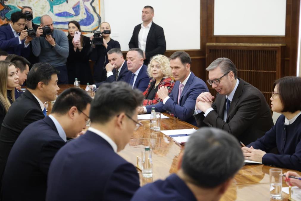 "O DUNAVSKOM KORIDORU, VOŽDU KARAĐORĐU I AERODROMU KONSTANTIN VELIKI" Predsednik Vučić razgovarao o velikim projektima s delegacijom  Šendong haj spid grupe (FO