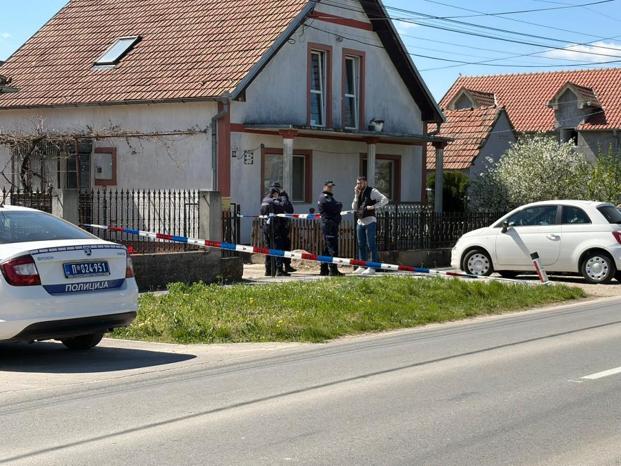 PRVE SLIKE S MESTA UBISTVA U SURČINU: Optužio poznanika da mu je zaveo ženu, presudio mu pa se zakucao u betonski krst? SVE VRVI OD POLICIJE (foto)