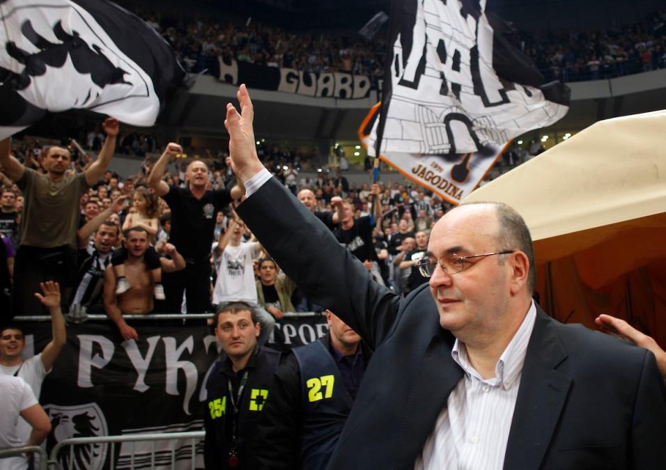 PARTIZAN SE OPROSTIO OD SVOJE LEGENDE! Crno-beli ispratili u istoriju Duška Vujoševića - grobari u suzama!