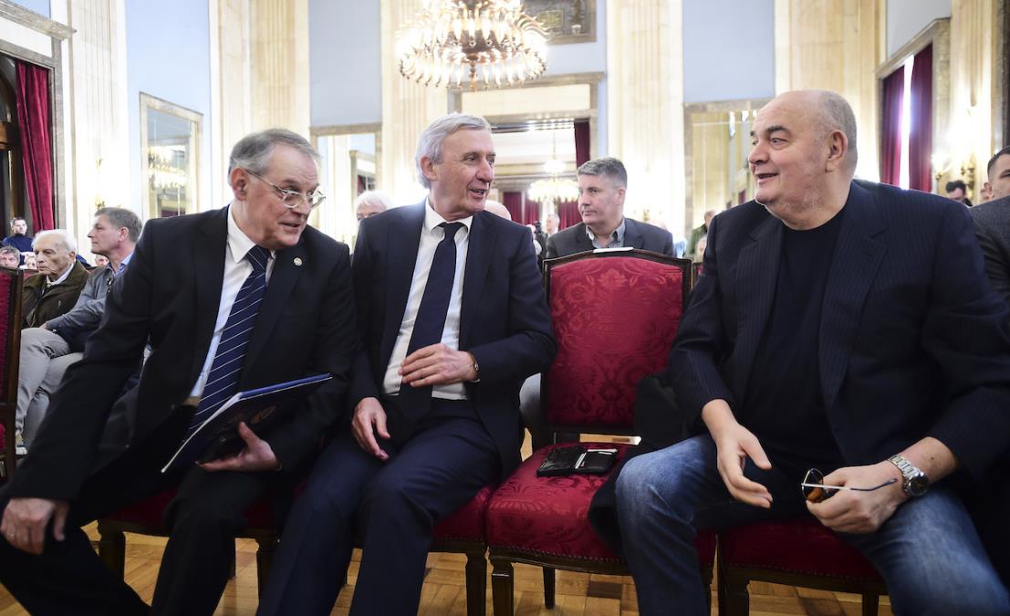 KSS ODAO POSLEDNJU POČAST VELIKOM DUŠKU VUJOŠEVIĆU! "On niјe bio samo trener, već i veliki pedagog i mentor svoјim igračima"!