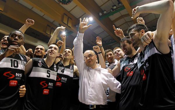 DAVIS BERTANS SE NA SRPSKOM OPROSTIO OD DULETA: Dirljive reči za legendarnog trenera