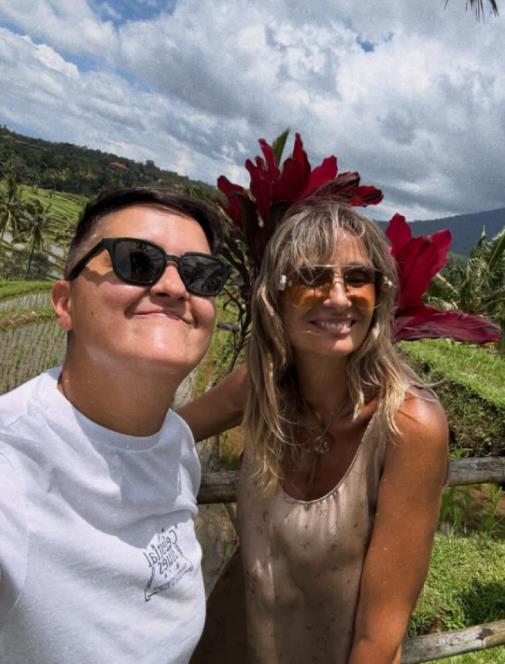 ISPLIVAO INTIMNI SNIMAK MARIJE ŠERIFOVIĆ! Pevačica uhvaćena na Baliju sa ovom ženom, otvorila dušu i sve priznala: Došao je trenutak da... (VIDEO)