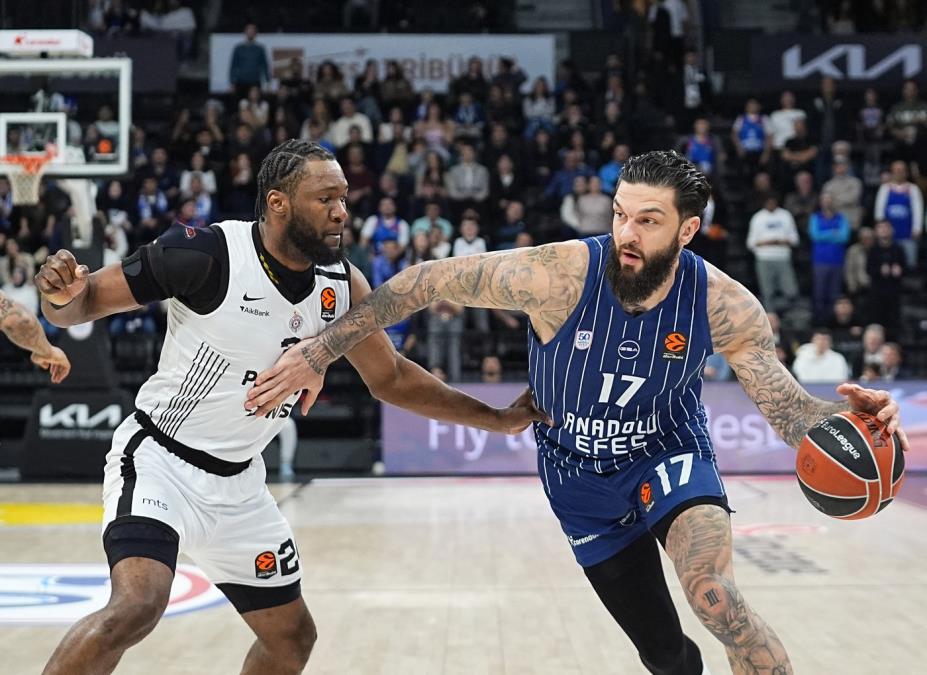 POMRAČENJE CRNO-BELIH: Partizan izgubio meč koji je mogao da dobije - pogledajte kako je četa Đoana Penjaroje poražena od Efesa! (VIDEO)