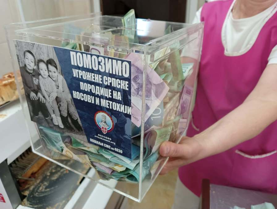 "IMAO JE FANTOMKU I RUKAVICE I USTREMIO SE KA KUTIJI S NOVCEM" Maskirani razbojnik iz pekare oteo kutiju sa dobrovoljnim prilozima za Srbe na KiM (foto)