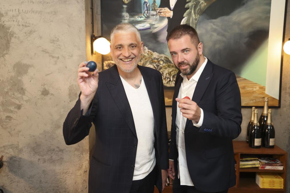 "LJUTIM SE KAD MI RAZBIJU JAJA!" Čedomir Jovanović Vaskrs slavi sa Acom i decom: Otkrio tajnu kako jaja da budu tvrđa