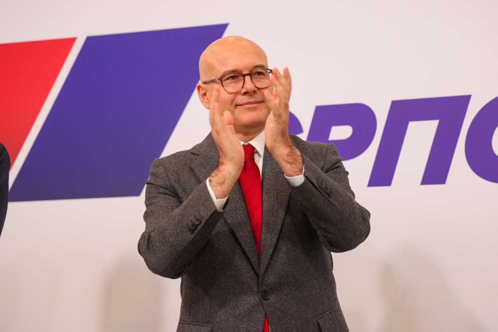 "MI SLUŠAMO GRAĐANE, DOK DRUGI RAZGOVARAJU SA STRANCIMA" Vučević se oglasio moćnim rečima nakon sednice GO SNS: Imamo jasan cilj - bolji život za običnog čoveka