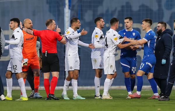 OPŠTA FRKA U NOVOM PAZARU! Alić se zaleteo na Mitrovića - jedva sprečena tuča na meču