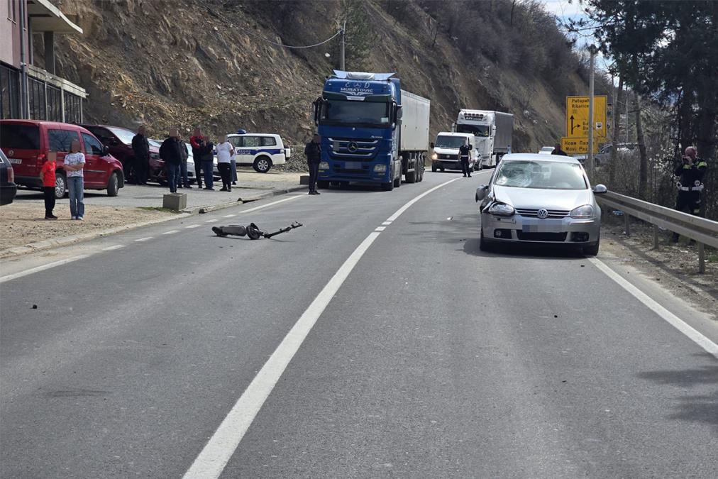 DEVOJČICA (16) UMRLA, BILA NA TROTINETU SA DRUGARICOM Prve slike nesreće kod Novog Pazara: Lekari bili nemoćni