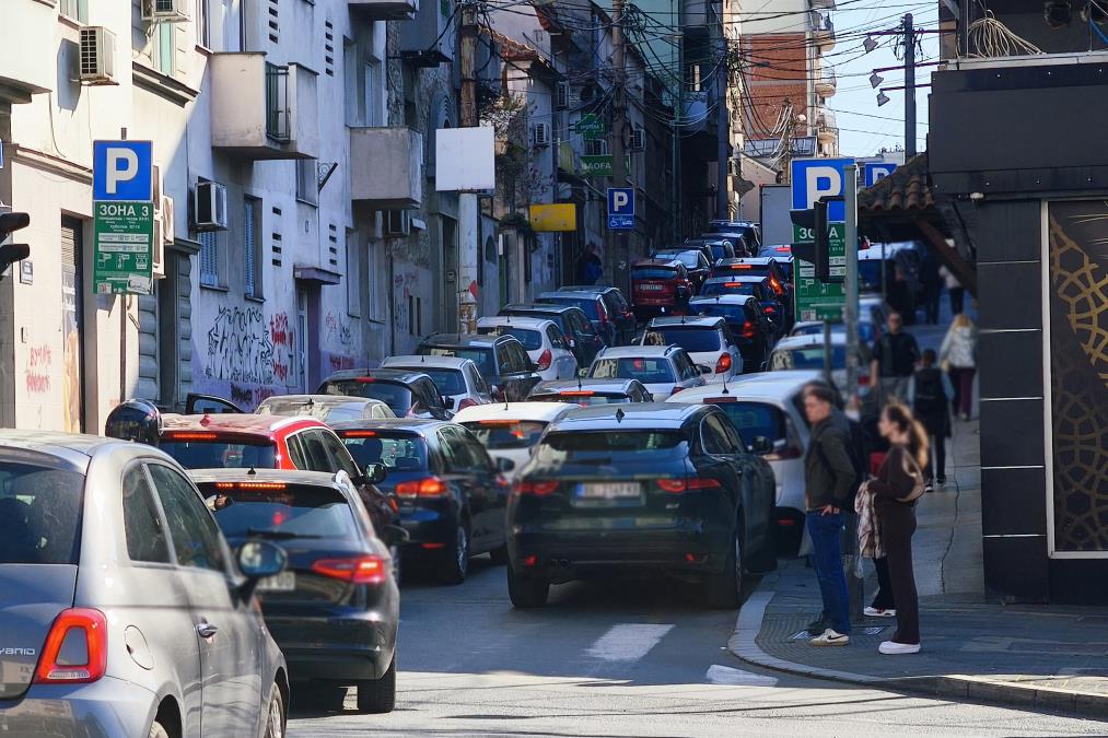 Velike gužve očekuju se na ovim deonicama! Pojačan saobraćaj za vikend, policija upozorava vozače - evo gde će biti najkritičnije