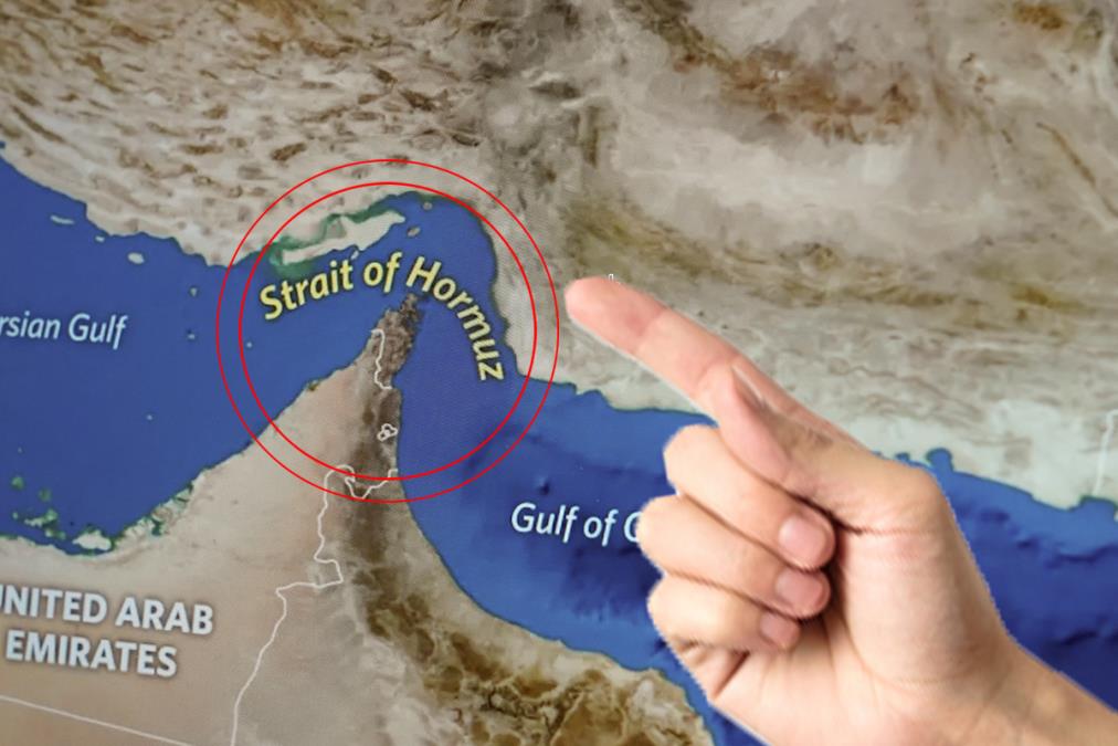 "SAMOUBILAČKA" MISIJA NA ORMUSKOM MOREUZU: Amerikanac "naoružan" cigaretama i kineskim telefonom otišao da OTKRIJE ISTINU - stanje na terenu ŠOKIRALO SVET