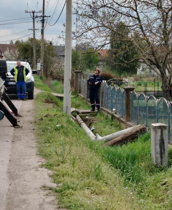 PRVE SLIKE SA MESTA NESREĆE KOD ALEKSINCA! Tinejdžerka poginula uoči Vaskrsa, od siline udarca bandera prepolovljena: Kao da je eksplodiralo... (foto)