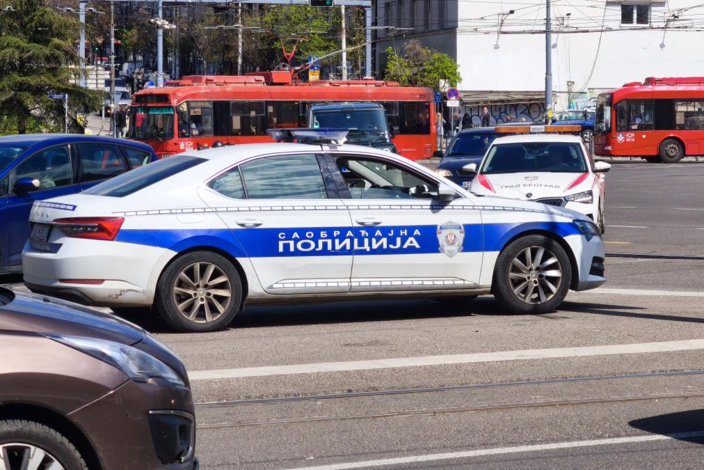 NEVIĐENA DRAMA U SURČINU Ostavio ključ u mercedesu, pa doživeo šok! Dok se okrenuo, auto nestao - policija na nogama