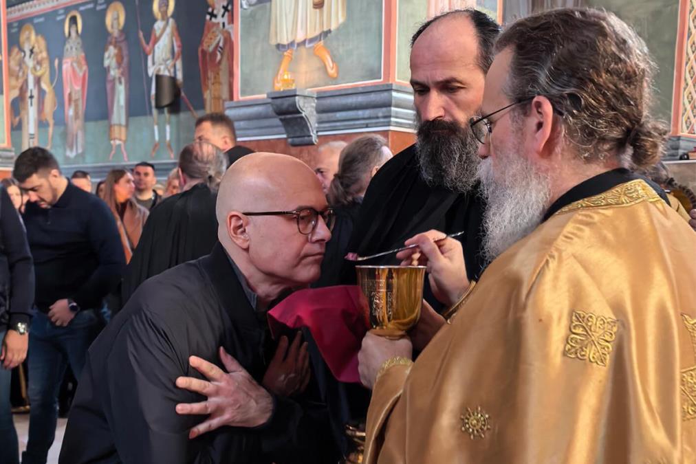 HRISTOS VASKRSE IZ MRTVIH! Oglasio se Miloš Vučević nakon jutarnje liturgije i poslao tradicionalnu vaskršnju čestitku vernicima (FOTO)