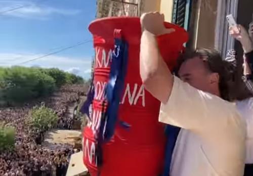 OVAKO GRCI NA KRFU PROSLAVLJAJU VASKRS: Neobična tradicija koja traje vekovima, počinje nakon što sveštenik prvi put izgovori 