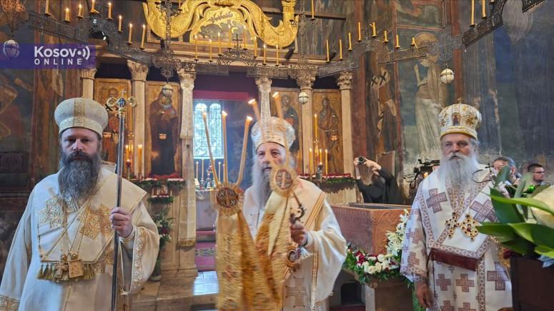 Patrijarh Porfirije služi liturgiju u Dečanima: Veliki broj vernika u manastiru