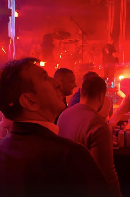 PRIJA IZVUKLA NA BINU ŽIKU JAKŠIĆA I KUM SAŠE POPOVIĆA: Posle 30 godina zajedno na sceni! Ono što je usledilo niko nije očekivao - prizor slomio sve (FOTO)  