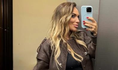 MINIĆ I ŠTIKLE TIK PRED POROĐAJ: Pevačica čeka dete sa 5 godina mlađim kolegom, pa pokazala trudnički stomak! Mreže gore (FOTO) 