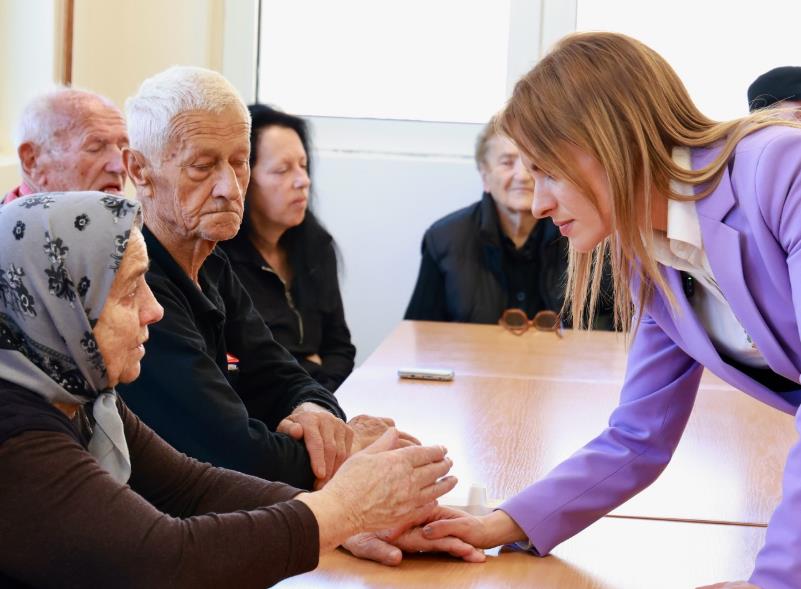 JOŠ SREDSTAVA ZA UNAPREĐENJE SOCIJALNE ZAŠTITE: Ministarka Stamenkovski u Blacu potpisala ugovor - Sistem mora da bude dostupan, efikasan i okrenut čoveku