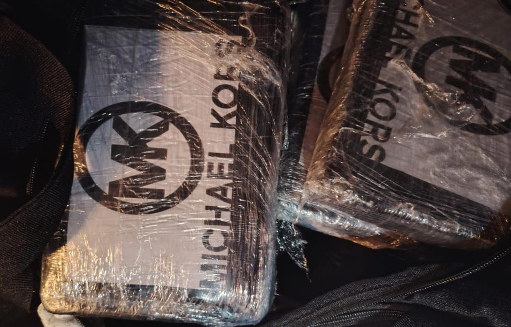 PAKETE KOKAINA OZNAČIO IMENOM POZNATOG MODNOG BRENDA: Policija pretresla auto Temerinca (40), zatekli punu torbu droge (foto)