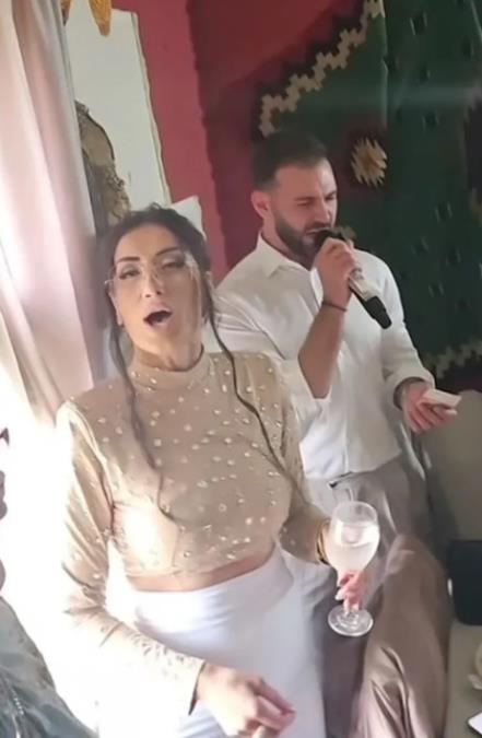 OD LJUBAVNICE DO ZVANIČNE PARTNERKE: Prevario poznatu pevačicu i ostavio porodicu, a sada sa ovom ženom ide na važne događaje, sve isplivalo u javnost (FOTO)