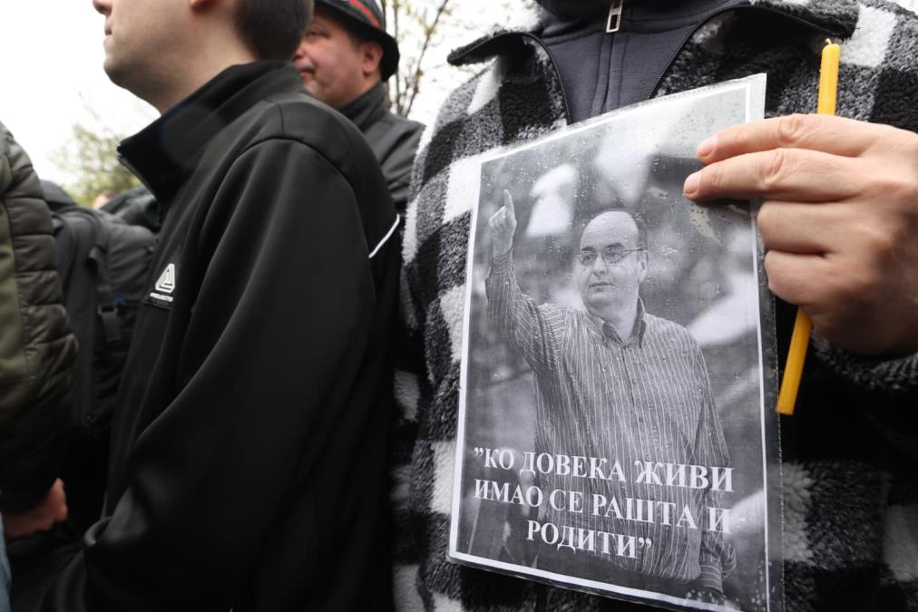 DUŠKO VUJOŠEVIĆ SAHRANJEN UZ PESMU ĐORĐA BALAŠEVIĆA: "Postoji stih, naizgled vrlo prost..."