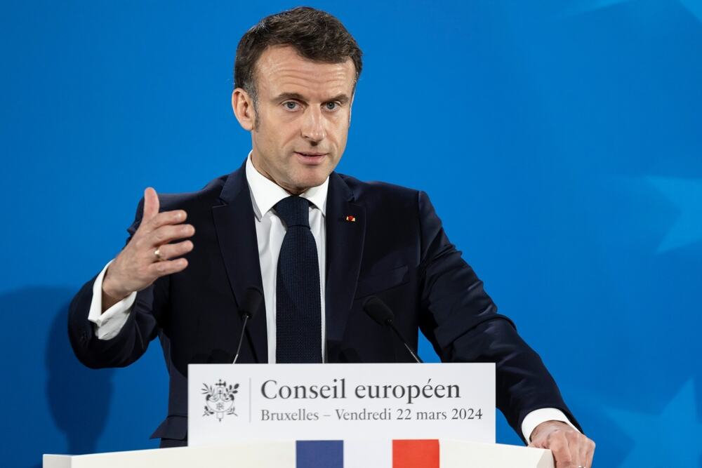 Makron inicira evropski sastanak: Tema zabrana društvenih mreža za decu!