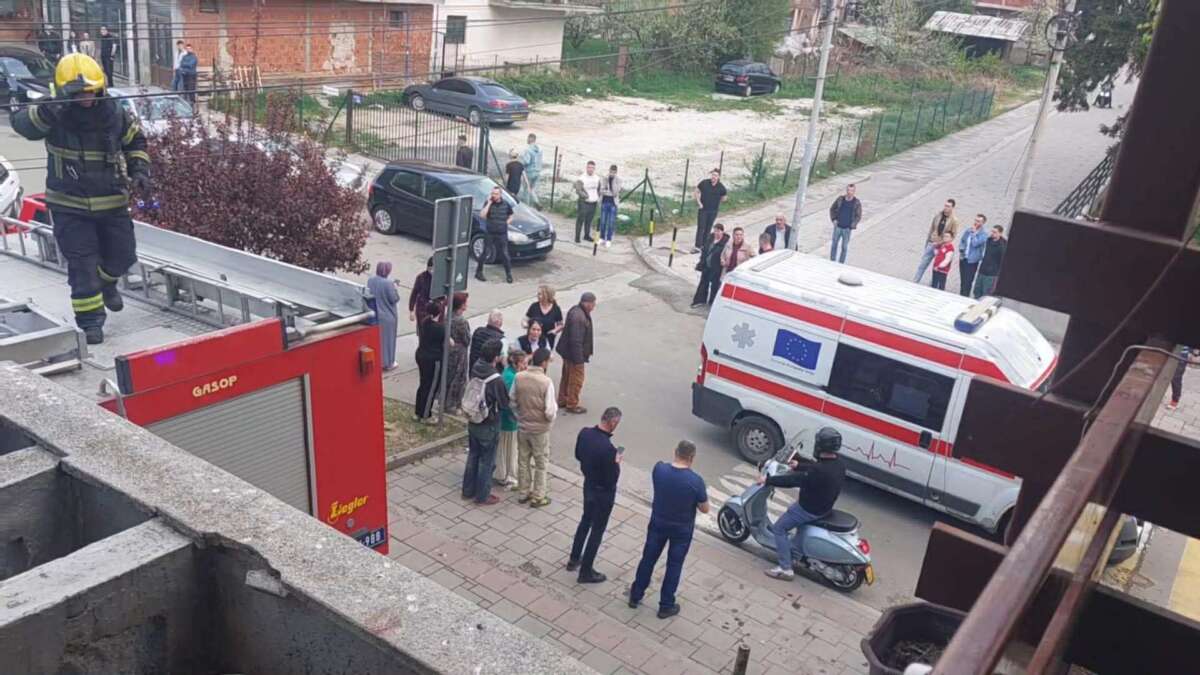 HOROR U NOVOM PAZARU: Žena pala s četvrtog sprata na balkon na prvom spratu - u kritičnom stanju prevezena u bolnicu PRVE SLIKE S MESTA UŽASA