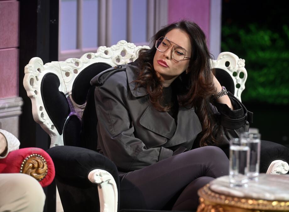 ZAVIRITE U DOM MIRKE VASILJEVIĆ! Glumica pokazala svoj omiljeni kutak i šta radi subotom uveče: Evo šta pije u kasnim večernjim satima