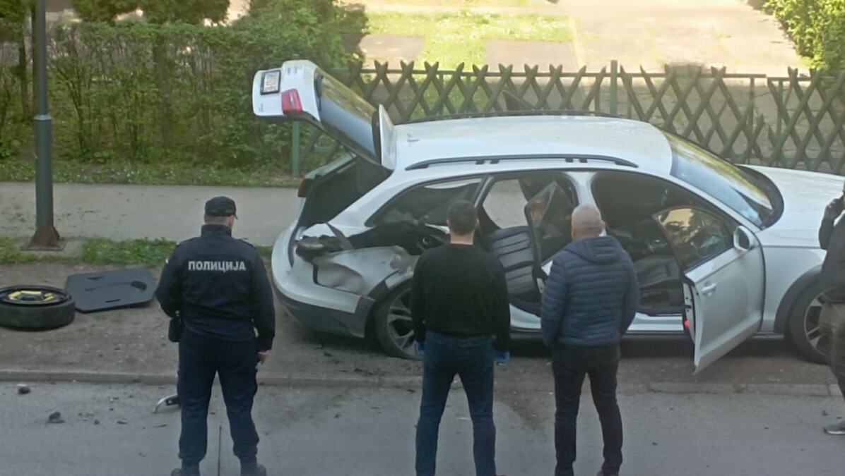 EKSPLODIRAO AUDI U SREMSKOJ MITROVICI! Auto planu usred noći, stravična detonacija probudila građane (foto)