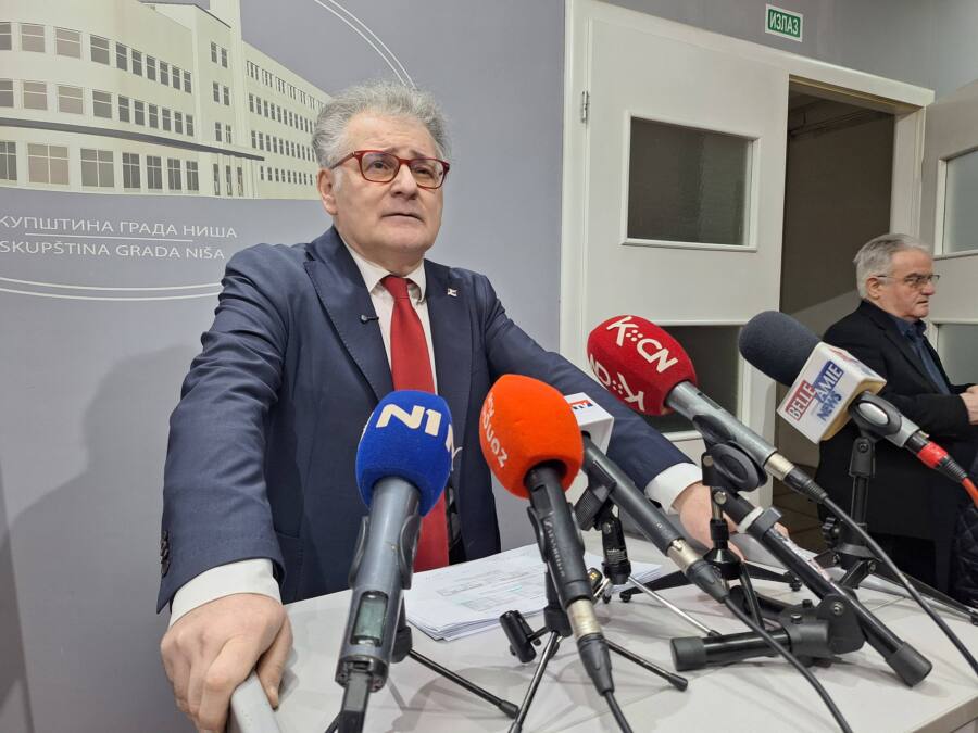 BLOKADERI SE DO JUČE KLELI U MILIĆA, A DANAS PERU RUKE! Doktor ojadio nišku Medijanu, evo gde je otišao deo para iz budžeta (FOTO)