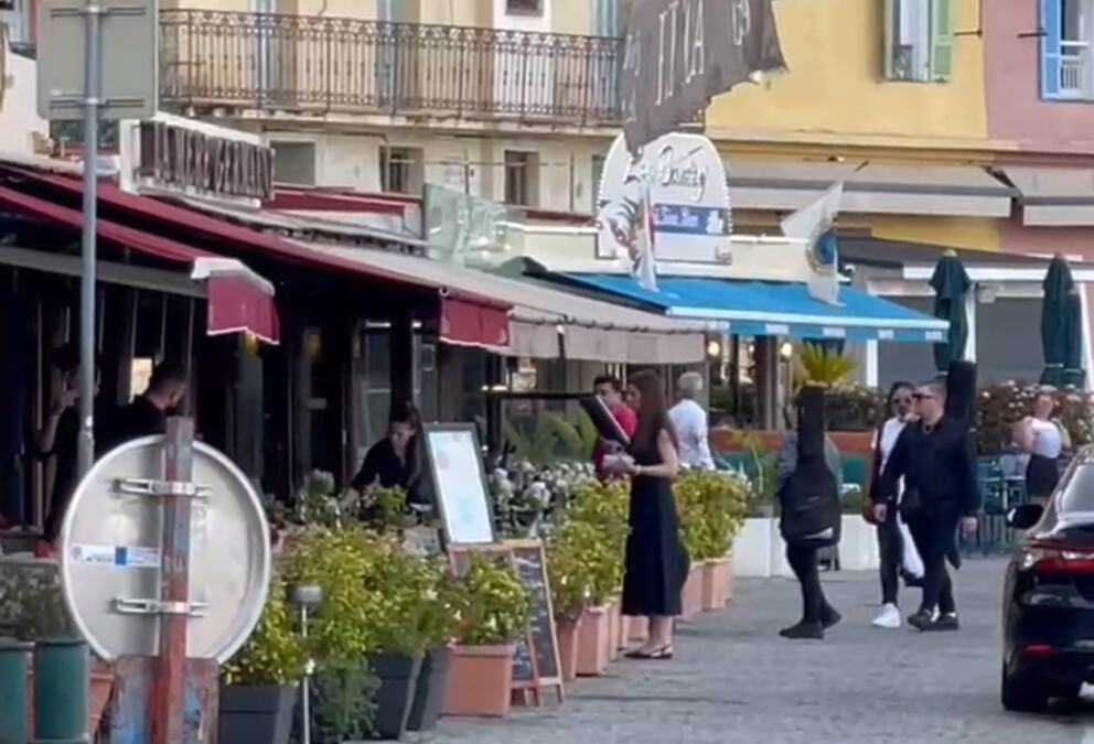 EKSKLUZIVNO: USNMILI SMO DŽIPSI KINGS KAKO STIŽE NA SVEČANU VEČERU MILIONERA I MELINE GALIĆ! Sve se dešava na Azurnoj obali, a jedan detalj ŠOKIRA (FOTO+VIDEO)