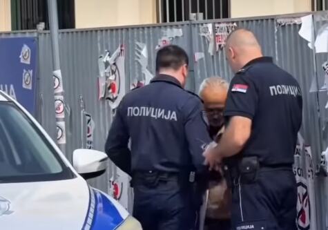 VUČEVIĆ OSUDIO SKANDALOZNO PONAŠANJE POLICIJE U NOVOM SADU: "Zašto policija u Novom Sadu ne kažnjava blokadersko nasilje, već maltretira starijeg čoveka?" VIDEO