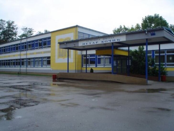 INCIDENT U OSNOVNOJ ŠKOLI U NOVOJ TOPOLI: Roditelj fizički napao učenika koji se sukobio sa njegovim detetom!