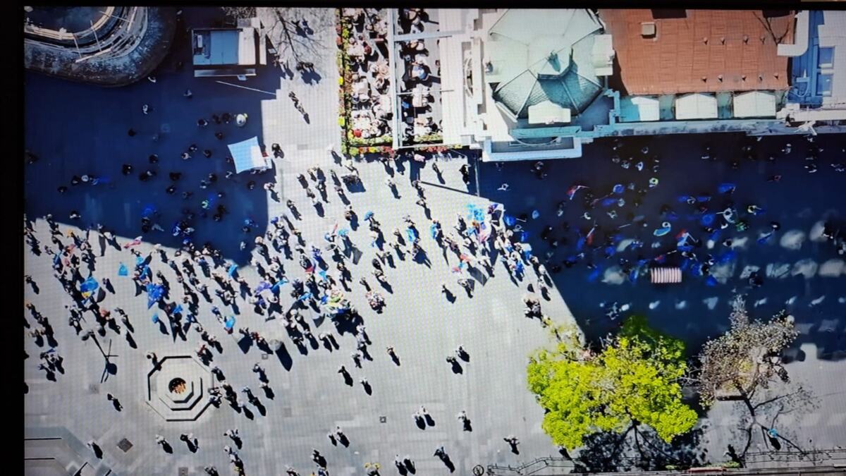 ODRŽANA ŠETNJA U ORGANIZACIJI EVROPSKOG POKRETA U SRBIJI: Oko 200 učesnika prisustvovalo skupu (FOTO)