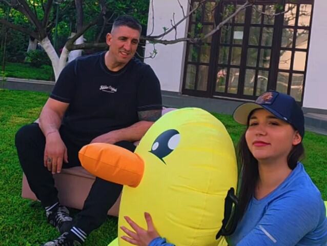 "MOŽDA SAM TRUDNA, IMALI SMO ODNOSE" Krisitjan Golubović odveo bivšu učesnicu Elite kod sestre, pa saopštili radosne vesti: Ona im poručila samo jedno