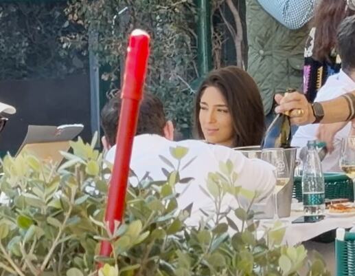 NA MAMINOM VENČANJU SE NIJE POJAVILA, A EVO ŠTA RADI U LUKS RESTORANU! Tu se sakuplja svetski džet set, a Đinu smo usnimili pred Melininu svadbu (FOTO/VIDEO)