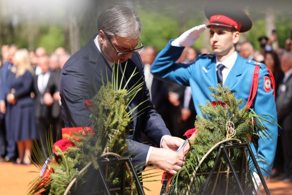 ČUVANJE ISTINE JE NAŠA TRAJNA ODGOVORNOST! Moćne poruke Vučića iz Donje Gradine: Na mestima stradanja ne govorimo glasno, ali šaljemo jasnu poruku (FOTO)