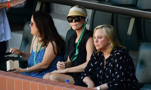 "Moja majka je preda mnom ubila mog oca i sutradan me poslala u školu" Čuvena glumica prevazišla najveću životnu traumu: "Danas sam joj na tome zahvalna"