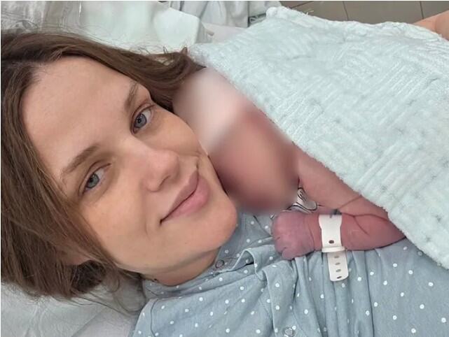 PORODILA SE LEJLA HOT! Na svet donela devojčicu pa se oglasila iz porodilišta (FOTO)