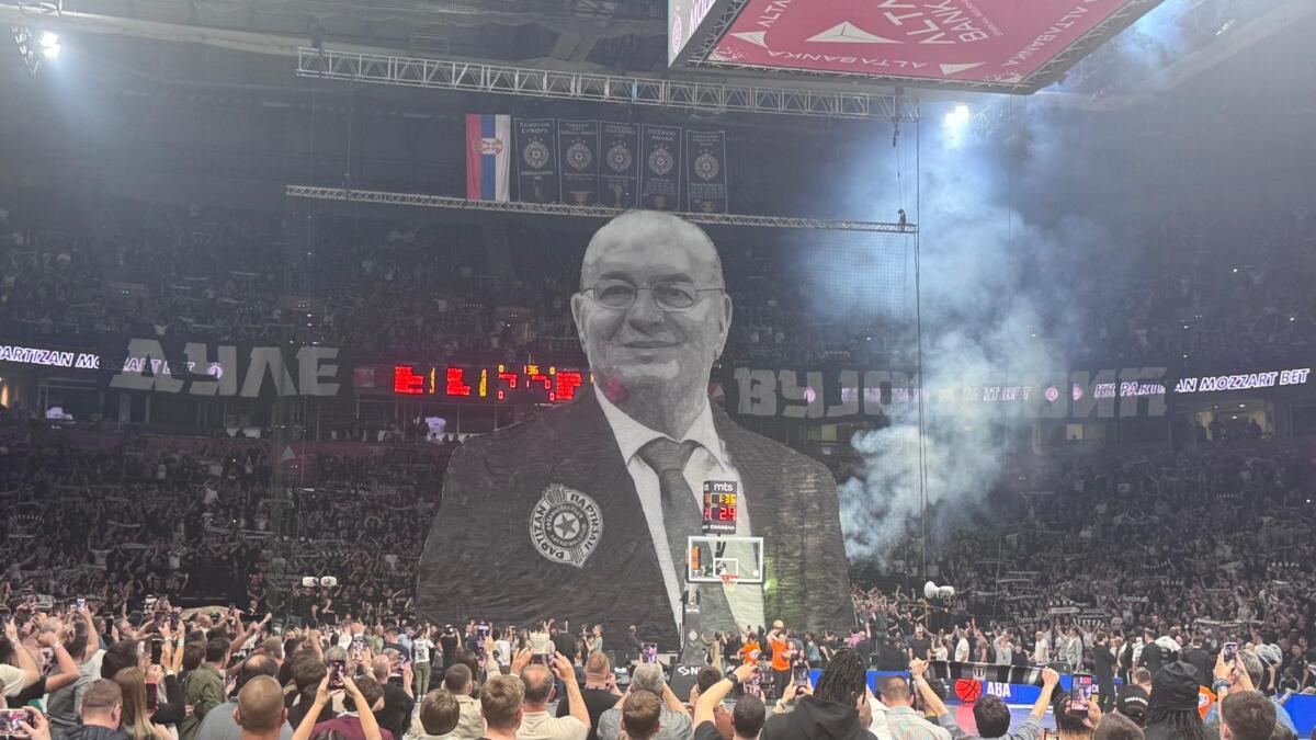 EMOTIVNE SCENE U ARENI! Grobari posvetili koreografiju Dušku Vujoševiću, prizor koji kida srce! (VIDEO)