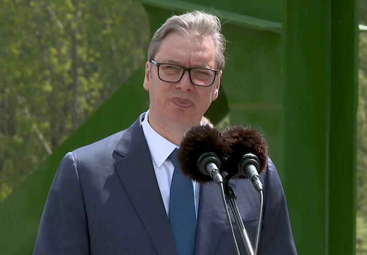 UŽIVO "ONI MAJKE MI NISU NORMALNI" Vučić o tvrdnjama da se "nakrivio most" koji otvara: Jesmo li planirali investicije u ludnice?