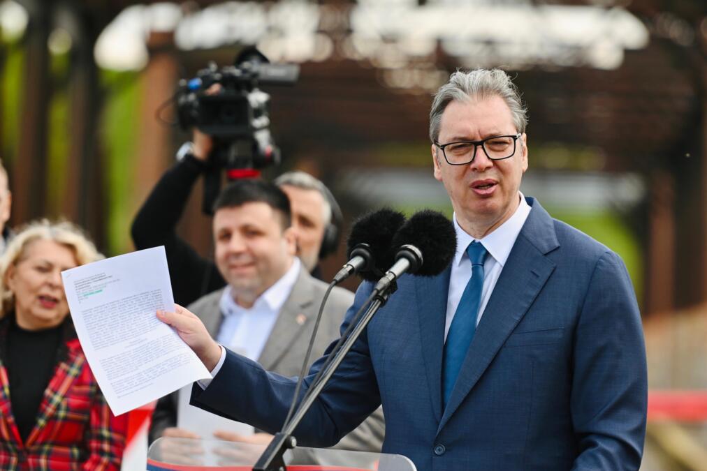 VUČIĆ RASKRINKAO LAŽI IZ ĐILASOVE STRANKE DA SE MOST KOD ZRENJANINA NAKRIVIO I DA NEMA DOZVOLU: ''Evo vam rešenje, upotrebna dozvola, izdata pre mesec dana''