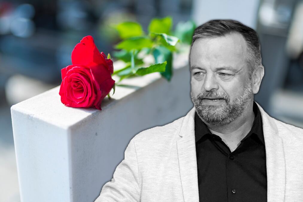 SAHRANA SAŠE KATANČIĆA: Ćerka nosi belu ružu, supruga neutešno plače, sin je drži za ruku: Estrada se okupljaju na groblju