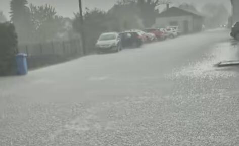 SMRKLO SE NEBO NAD HRVATSKOM! "Horor, sve se smračilo", hara snažna oluja s gradom! Sve se zabelelo, načinjena je ogromna šteta! (FOTO/VIDEO)