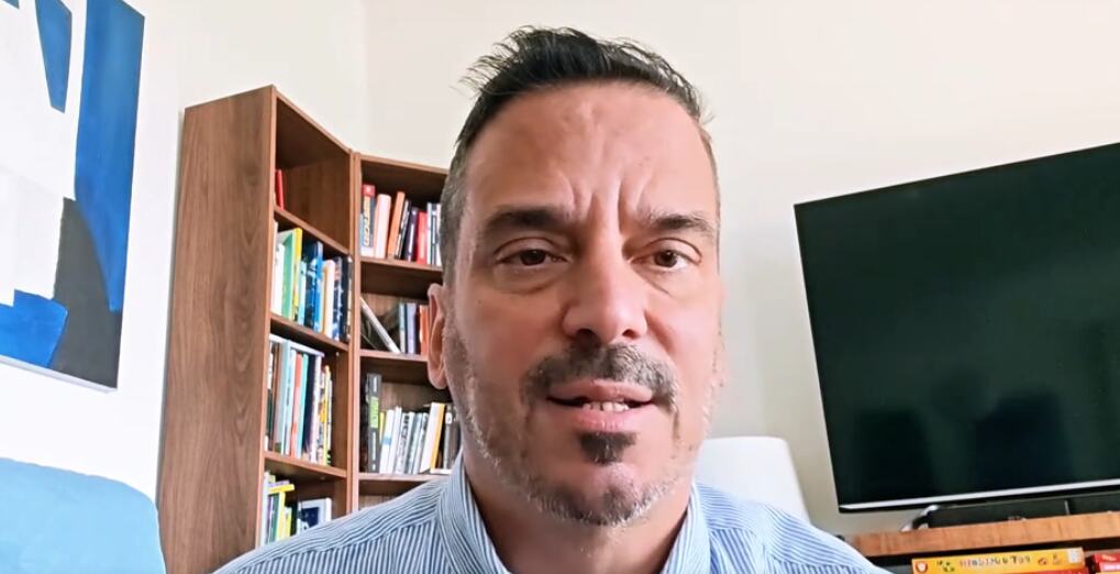 SRUŠIO LAŽI BLOKADERA: Uroš Piper: Marta Kos i N1 slave samo kada Srbija gubi! Kako neko može biti srećan ako zemlja ostaje bez škola, bolnica, puteva...