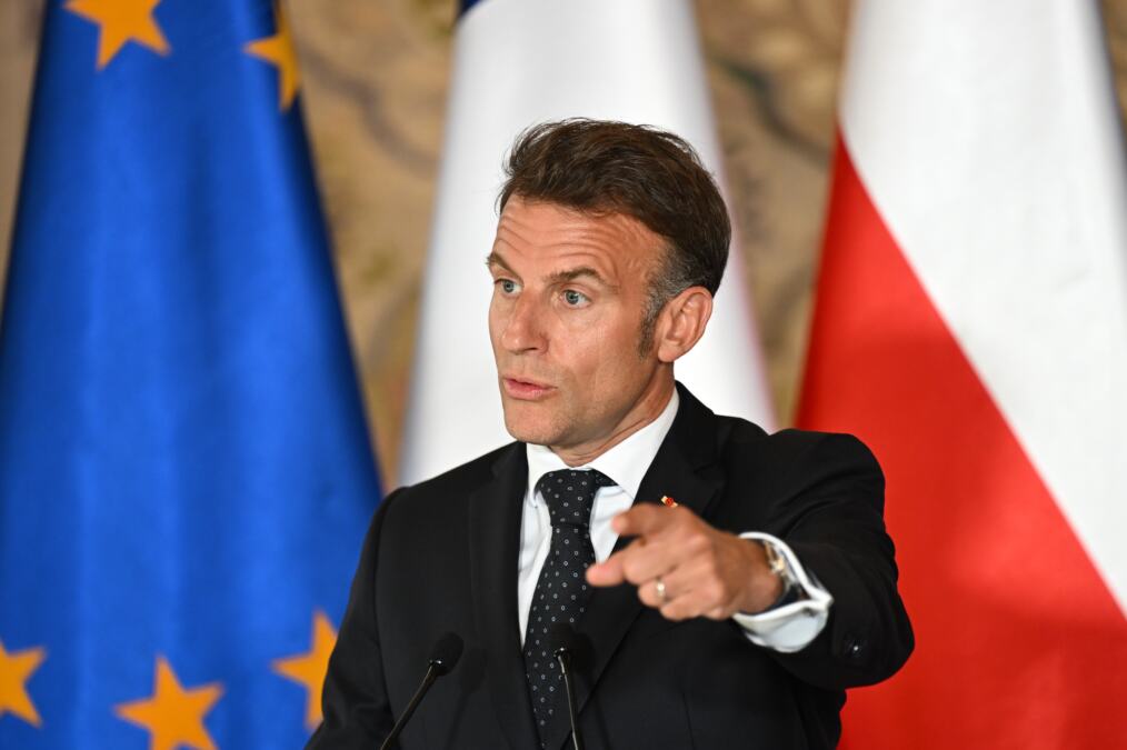 MAKRON NUDI POMOĆ ZA NUKLEARNE PREGOVORE AMERIKE I IRANA Francuski predsednik pohvalio Trampa zbog "odlučnih napora da se brzo postigne sporazum"