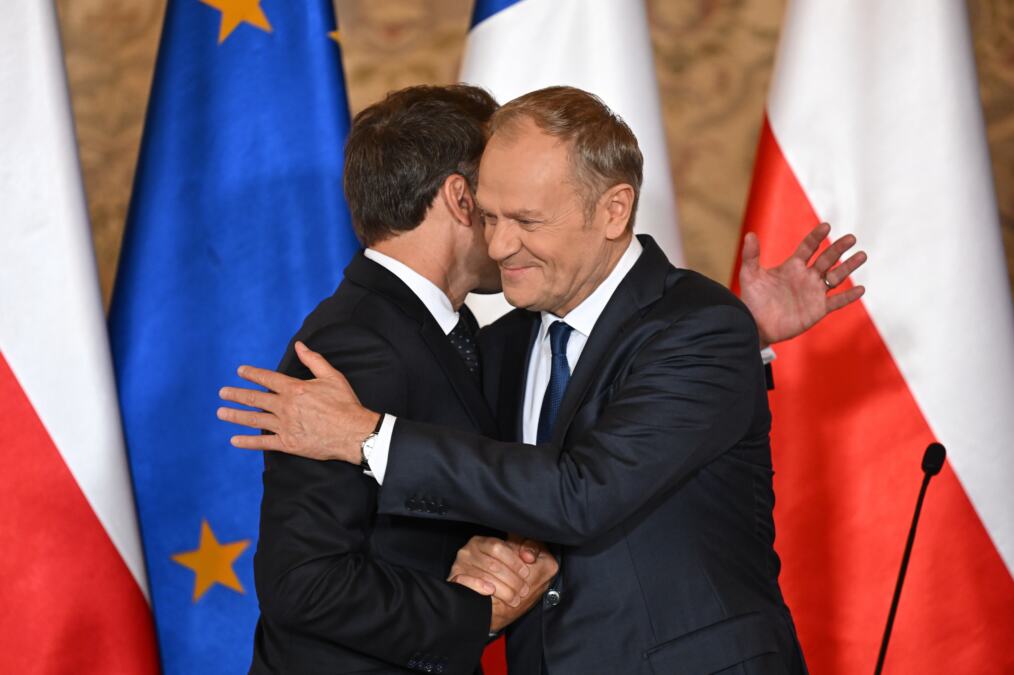 SASTALI SE MAKRON I TUSK: Ne kriju zadovoljstvo posle kraha Orbana na izborima u Mađarskoj! "Nastupila je nova era u Evropi, jako dobra vest za Ukrajinu" (FOTO)