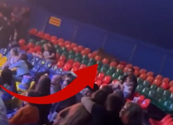 DRAMA U CIRKUSU, TIGAR SKOČIO U PUBLIKU! Nastao je opšti HAOS, deca vrište, odrasli potrčali u panici!(VIDEO)