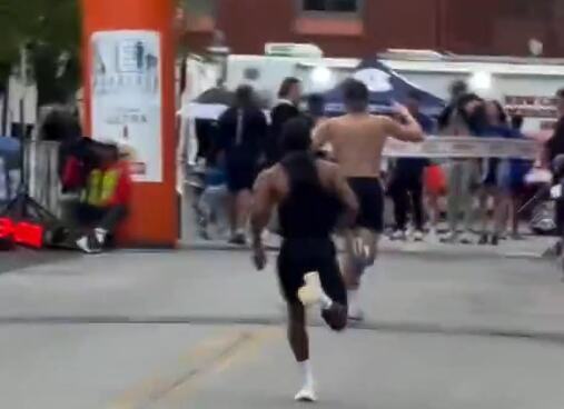 KRENUO DA SE RADUJE NEKOLIKO METARA PRED CILJ, PA DOŽIVEO BLAMAŽU! Hit scena iz završnice maratona! Atletičar ispustio veliku prednost u finišu